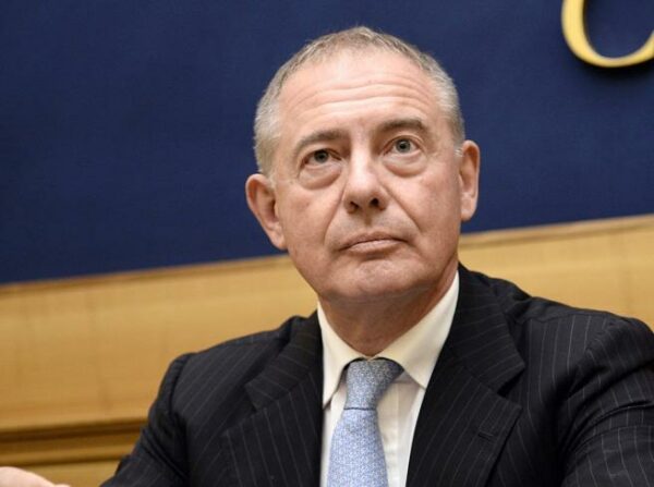 Urso riunirà il tavolo automotive al Mimit solo a fine gennaio