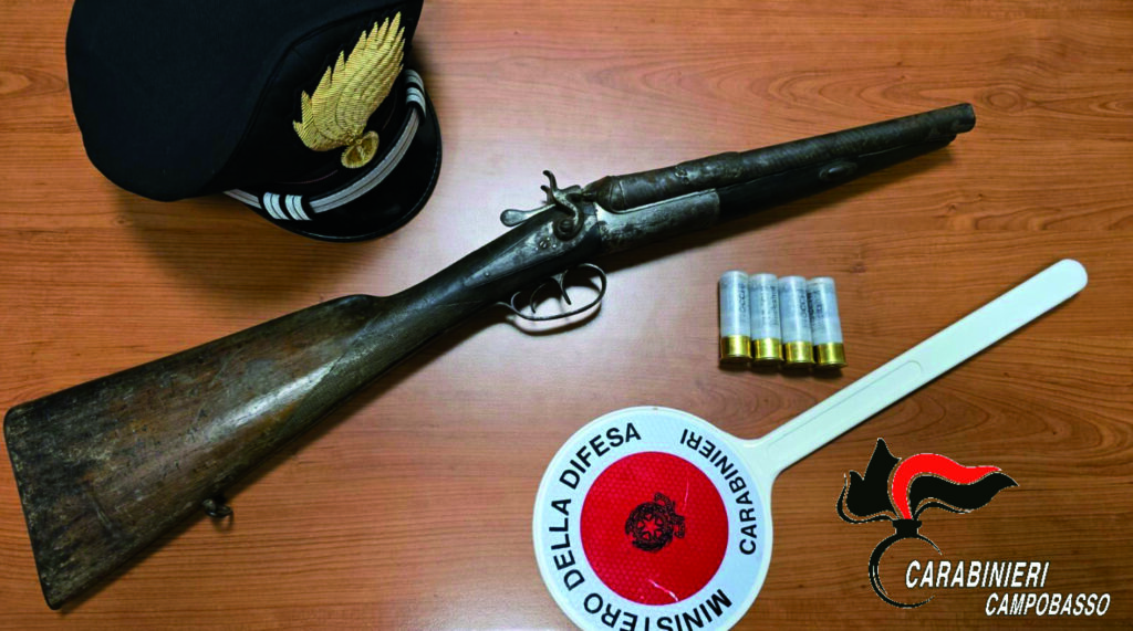 Minacce e arma clandestina in casa, 55enne finisce in carcere