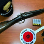 Minacce e arma clandestina in casa, 55enne finisce in carcere