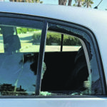 Va alla Marina per passeggiare, derubato nella vettura in sosta