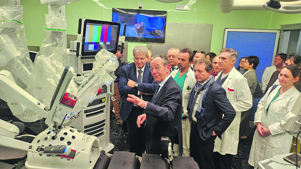 Robot da Vinci, da 0 a 2 e parte prima all’ex Gemelli. Gravina incalza la Regione