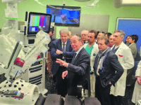 Robot da Vinci, da 0 a 2 e parte prima all’ex Gemelli. Gravina incalza la Regione