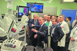 Il da Vinci Xi ora c’è, bisogna costruire la chirurgia robotica