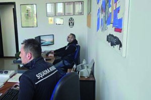 Truffe, otto persone denunciate dalla Mobile: sottratti 40mila euro