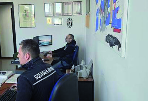 Truffe, otto persone denunciate dalla Mobile: sottratti 40mila euro