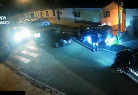 Tenta l’ennesimo colpo in una abitazione ma viene bloccato dai Carabinieri