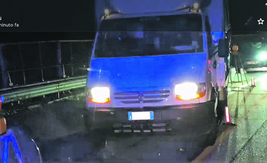 Trasferimento d’urgenza frenato da un autocarro