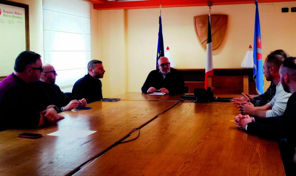 Indotto Stellantis in sofferenza e la dirigenza di Kuehne + Nagel diserta pure il confronto