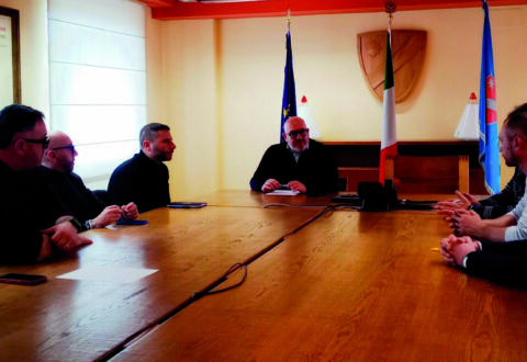 Indotto Stellantis in sofferenza e la dirigenza di Kuehne + Nagel diserta pure il confronto