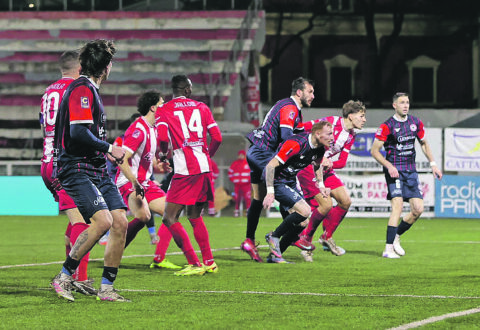 Lupi da impazzire, Salines-Gargiulo per il ribaltone