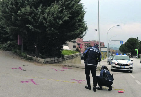 Scooter contro auto in via Puglia, centauro 18enne finisce in ospedale