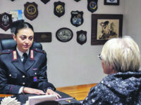 Picchia la madre invalida, figlio violento arrestato in flagranza