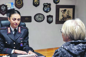 Picchia la madre invalida, figlio violento arrestato in flagranza