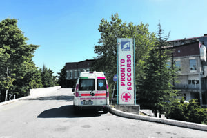 Si alleggerisce la posizione dei cinque medici indagati