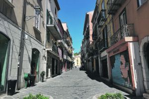 L’allarme degli esercenti: «Mentre si discute il centro continua a perdere vita»