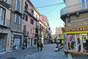 Centro storico in affanno, Messere: «Stiamo attenti a non ammazzare il ferito»