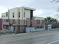 Giovane romeno in gravi condizioni, due arresti