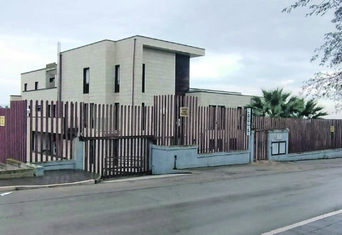 Giovane romeno in gravi condizioni, due arresti