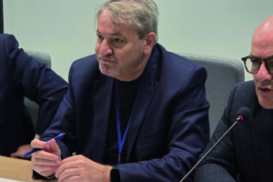 Roberti non lascia ma raddoppia: «Parlare meno, lavorare di più»