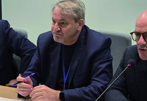 Roberti non lascia ma raddoppia: «Parlare meno, lavorare di più»