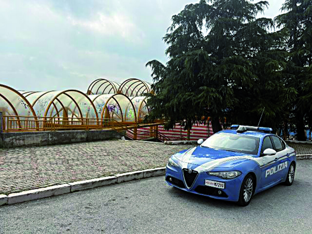 Droga al Terminal, la Polizia denuncia due minorenni: sequestrati 20 grammi di hashish