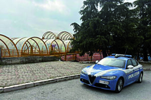 Droga al Terminal, la Polizia denuncia due minorenni: sequestrati 20 grammi di hashish