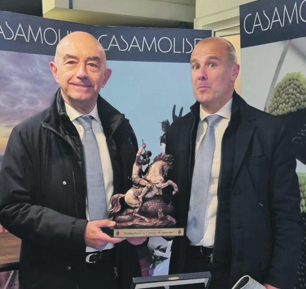 Casa Molise saluta Sanremo e dona al sindaco la statua di San Giorgio