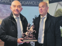 Casa Molise saluta Sanremo e dona al sindaco la statua di San Giorgio