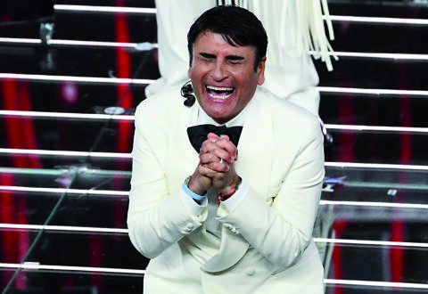 Sanremo: vince “Per sempre sì”, ma che dito… nella piaga
