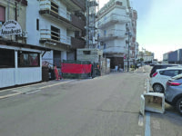 Il vento provoca danni e disagi sulla costa: alberi a terra e cantieri a rischio