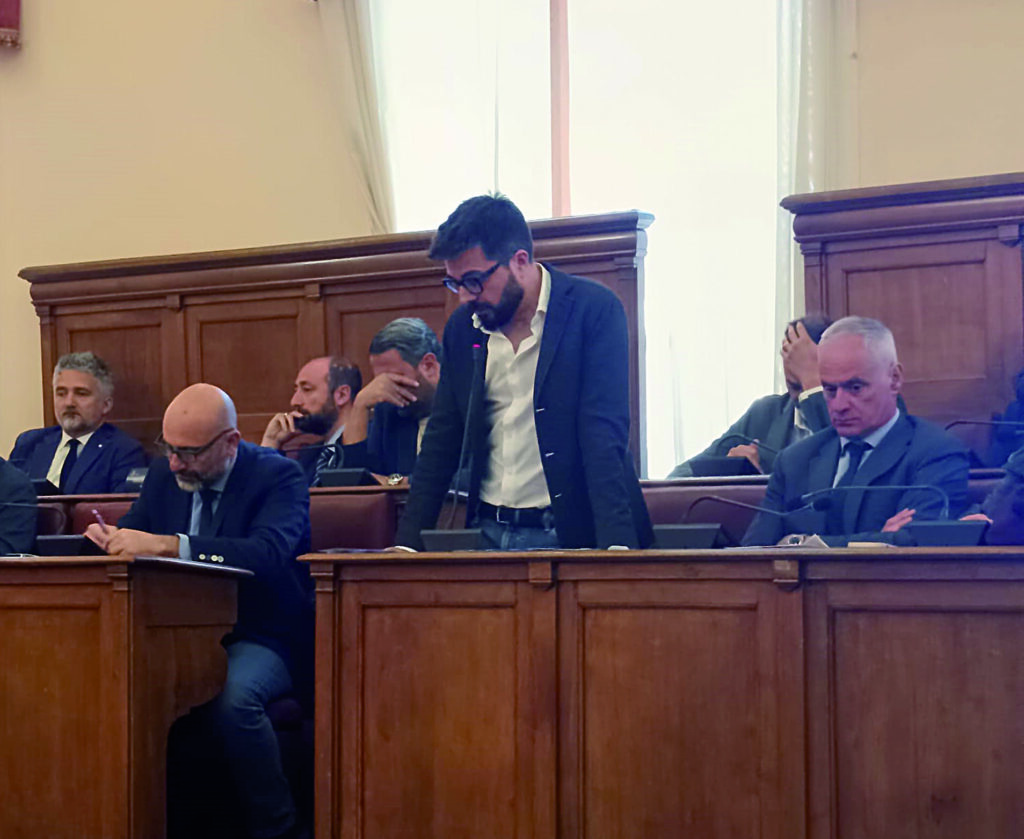 «Immobilismo che colpisce la città», Lopriore si smarca