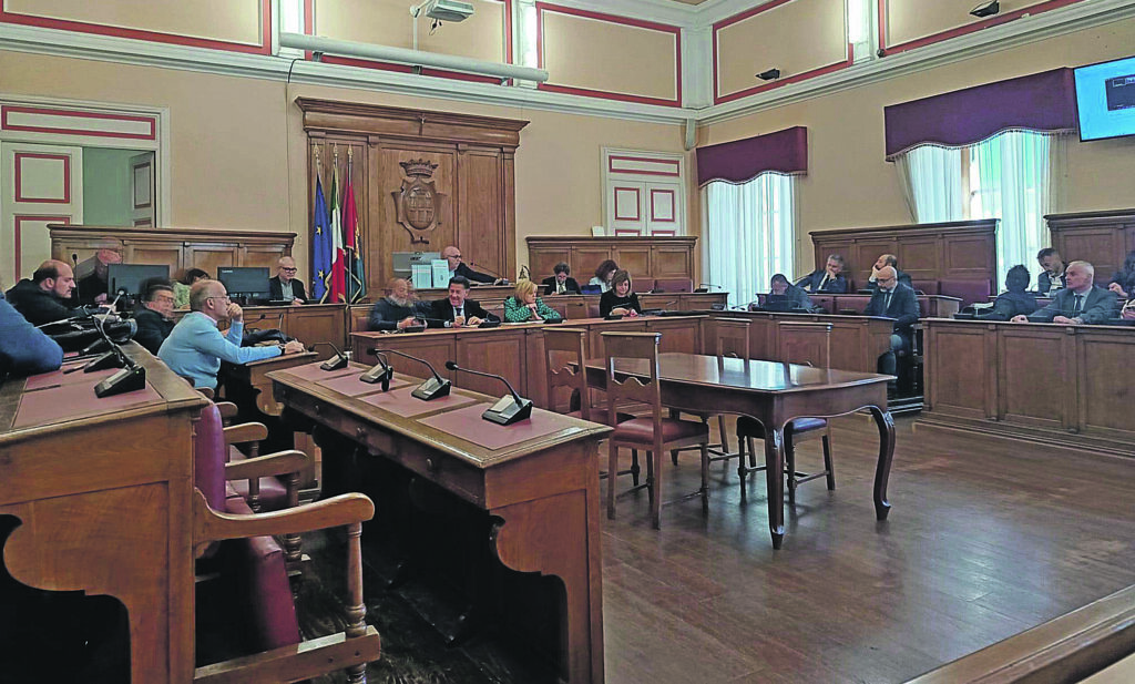 Palazzo San Giorgio, rendiconto salvo grazie alla maggioranza ‘allargata’