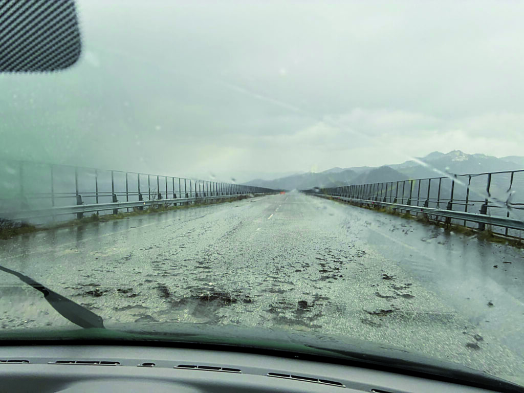 Transenne rimosse, i cittadini si riprendono il ponte Sente