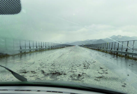 Transenne rimosse, i cittadini si riprendono il ponte Sente