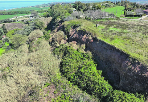 La bestia beffa promesse e burocrazia: si muove a un passo dall’avvio dei lavori