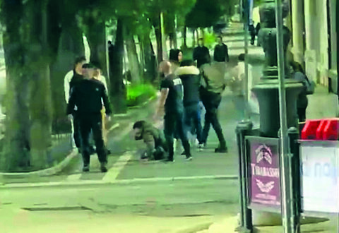 Rissa in pieno centro, due ragazzi marocchini finiscono al Pronto soccorso