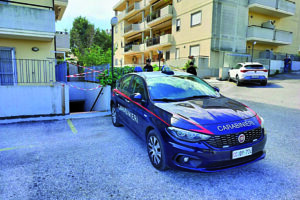 Il racconto choc del padre: «Mi ha minacciato con un coltello»