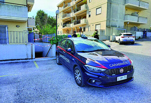 Il racconto choc del padre: «Mi ha minacciato con un coltello»