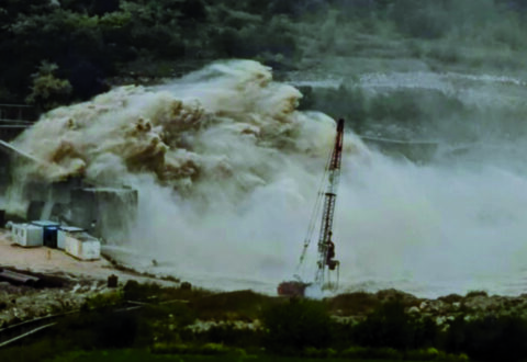 Alla foce del Biferno in attesa della piena: stringiamo i denti