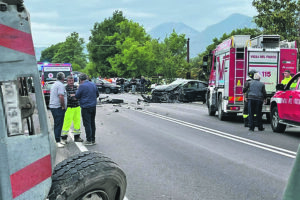Scontro tra auto e betoniera sulla statale, un ferito in codice rosso al Veneziale