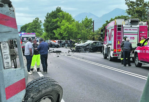 Scontro tra auto e betoniera sulla statale, un ferito in codice rosso al Veneziale