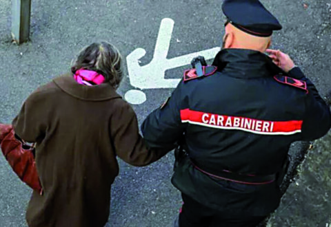 Si finge il nipote per truffare un’anziana, scatta l’arresto