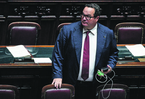 Il commissariamento non lede i diritti dei molisani, Bufera del Pd su Durigon